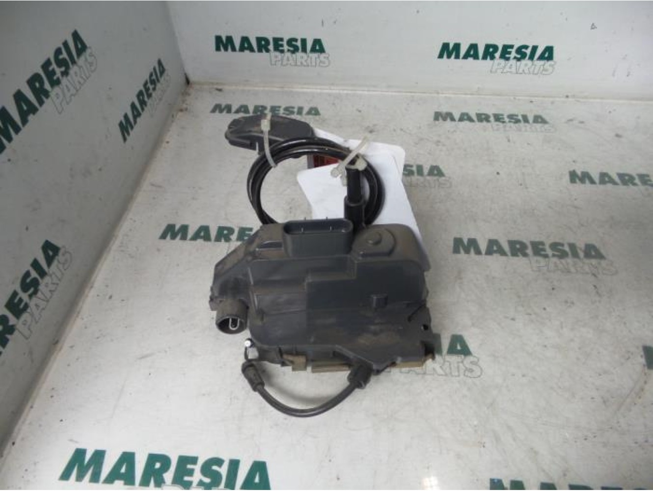 Renault - Megane Scenic - Front door lock mechanism 4-door, right