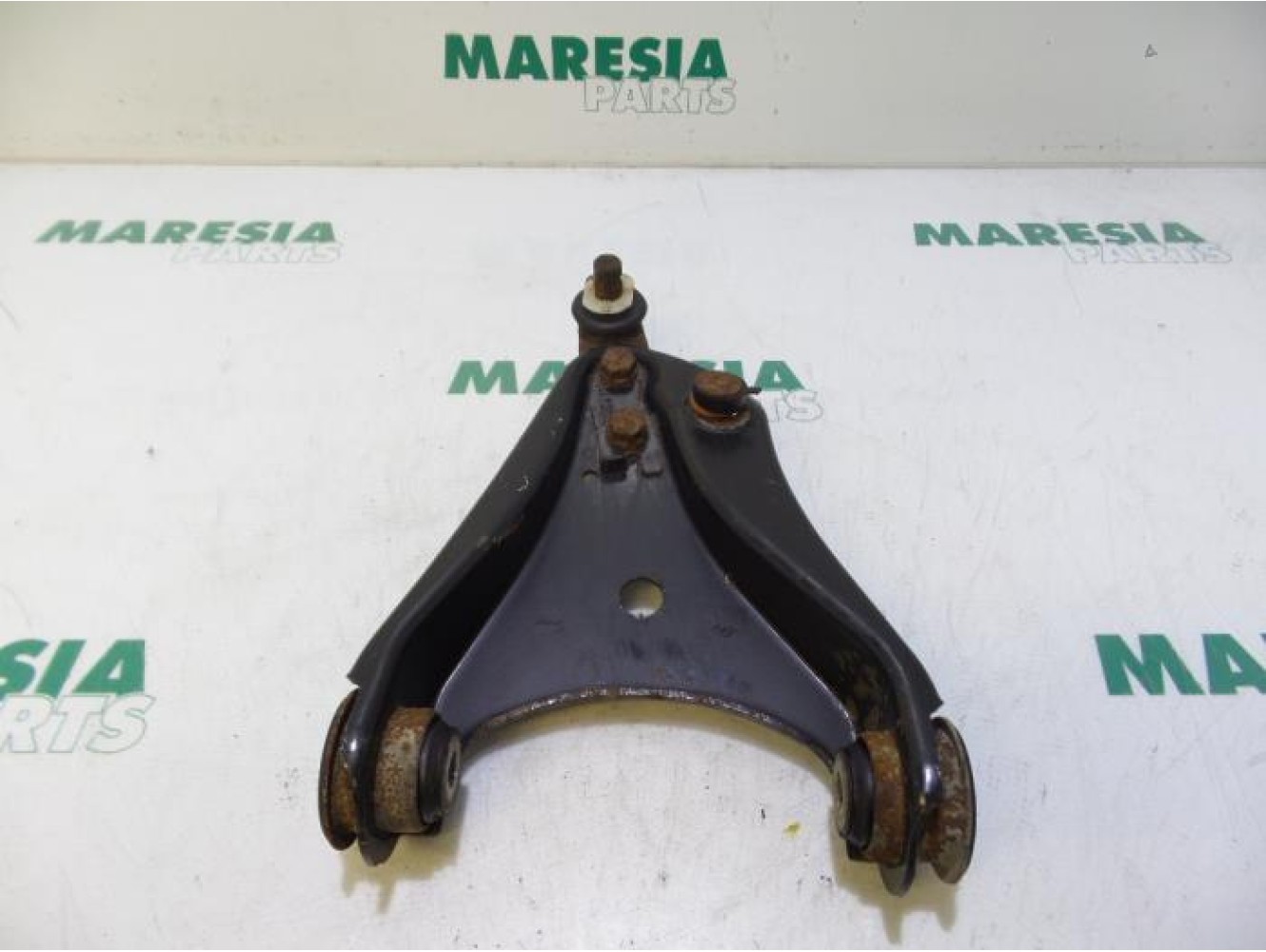 Renault - Kangoo - Front lower wishbone, right