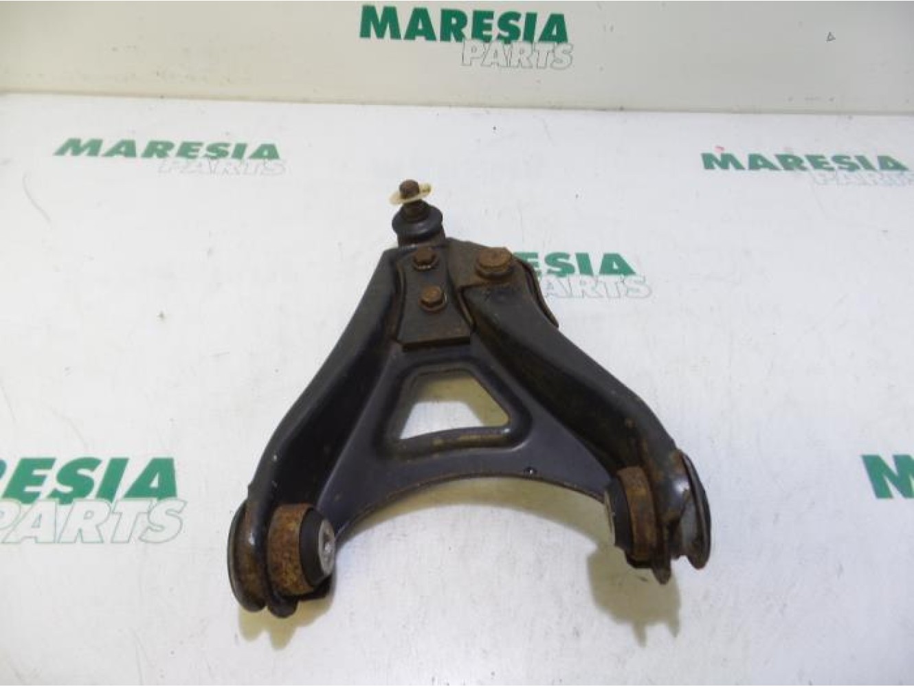Renault - Kangoo - Front lower wishbone, right