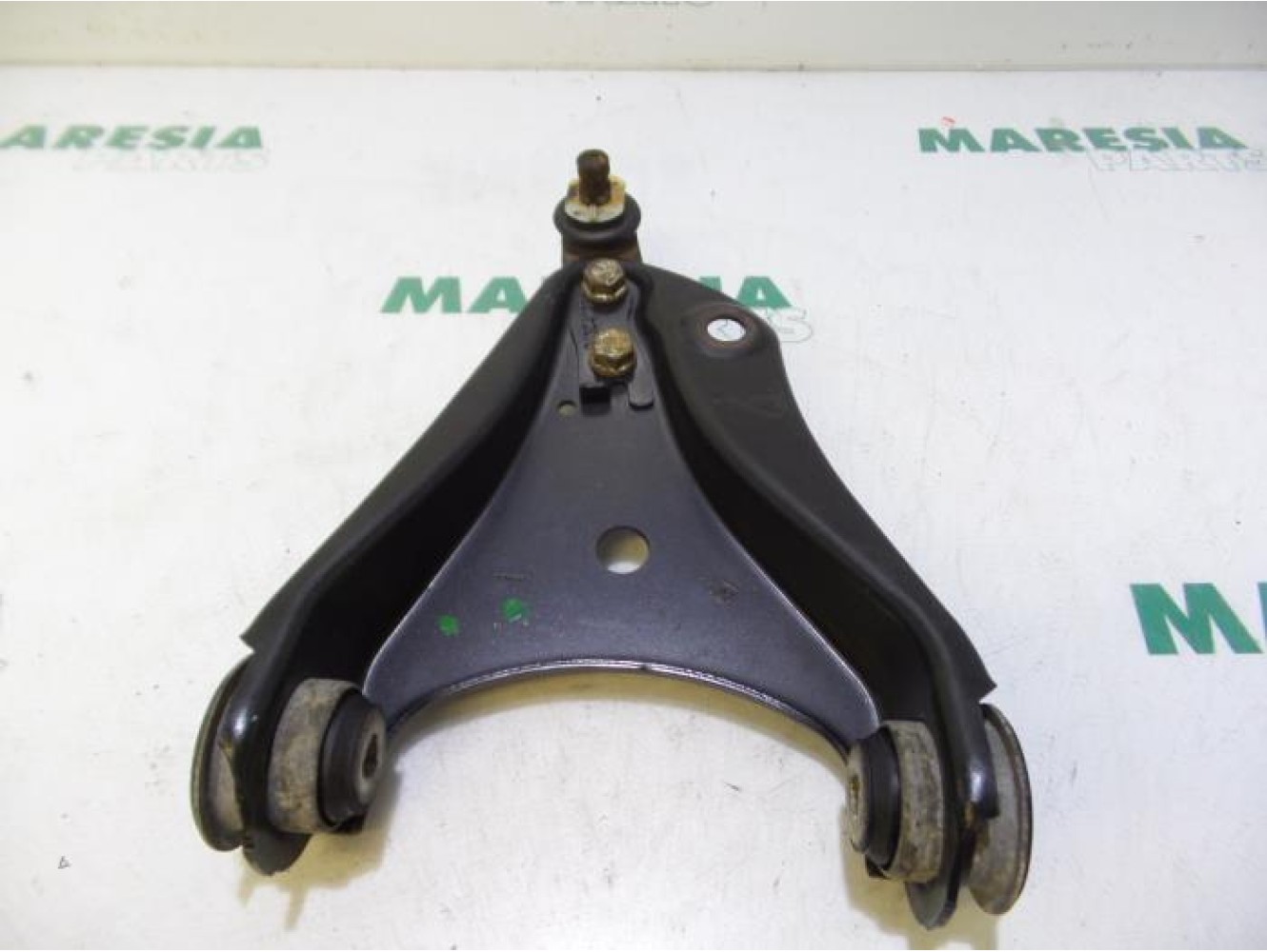 Renault - Kangoo - Front lower wishbone, right