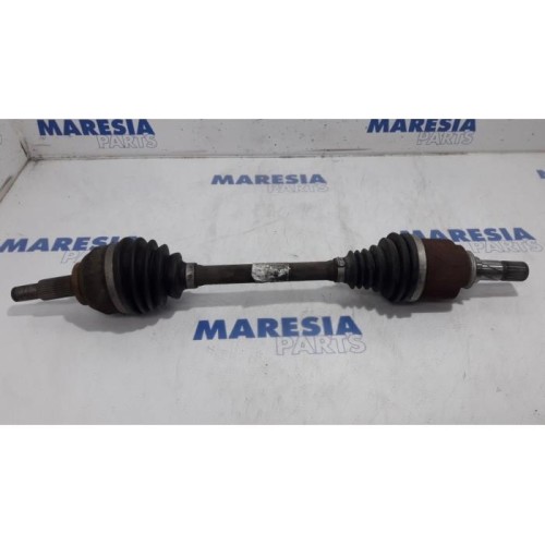 Renault - Trafic - Aandrijfas links-voor