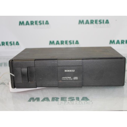 Renault - Clio - CD changer