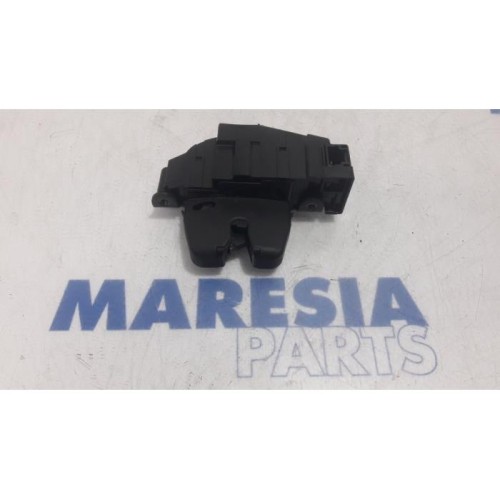 Peugeot - 308 - Tailgate lock mechanism