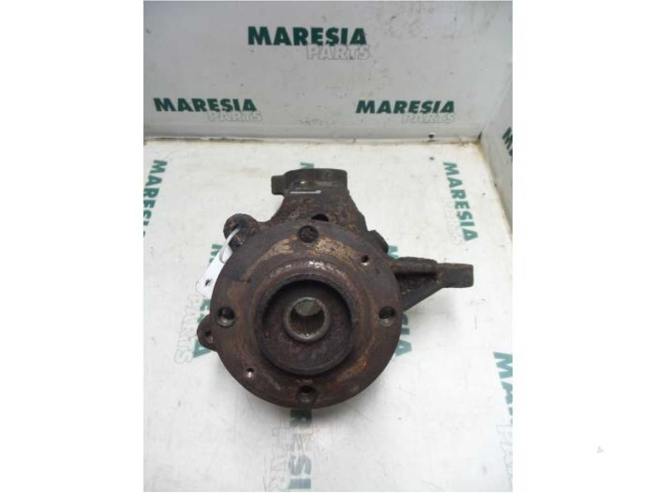 Peugeot - 206 - Fusee links-voor