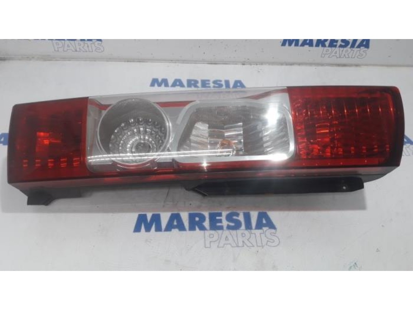 Peugeot - Boxer - Achterlicht links