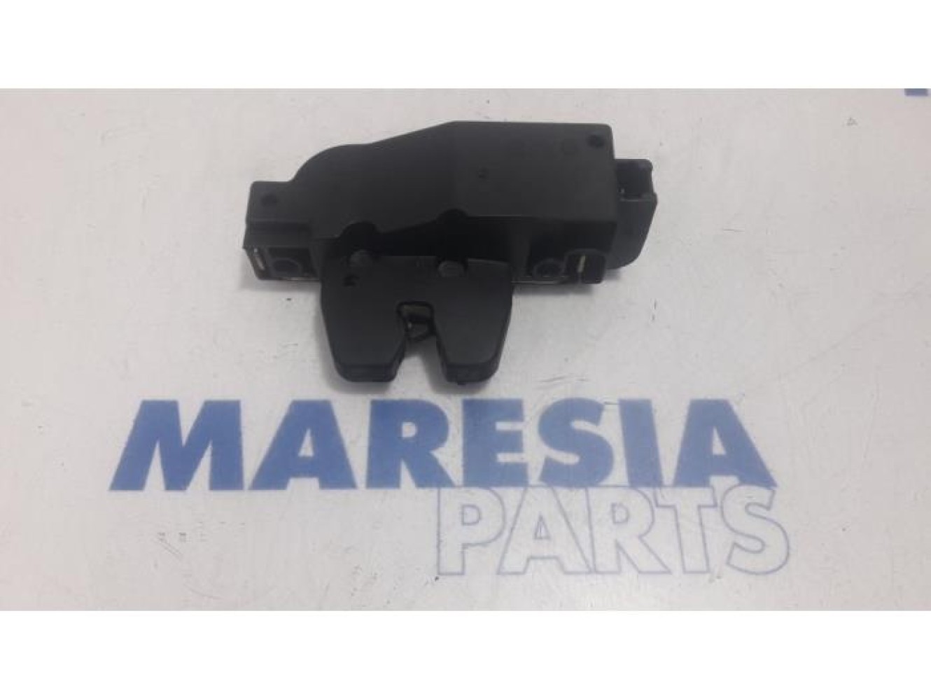 Peugeot - 307 - Tailgate lock mechanism