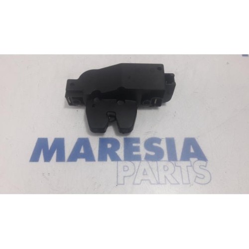 Peugeot - 307 - Tailgate lock mechanism