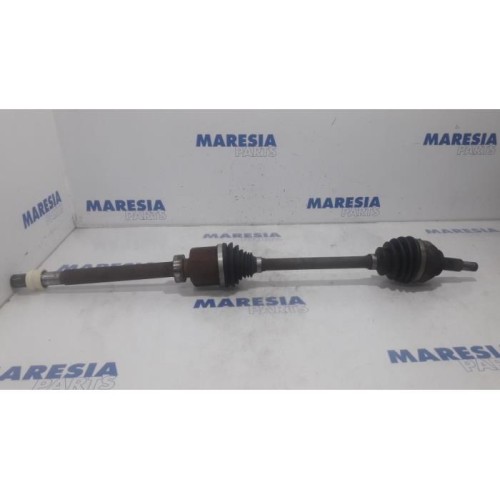 Renault - Trafic - Front drive shaft, right