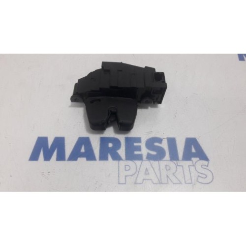 Citroen - Berlingo - Tailgate lock mechanism