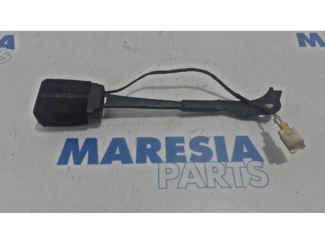 Peugeot - 308 - Insertion ceinture de sécurité avant gauche