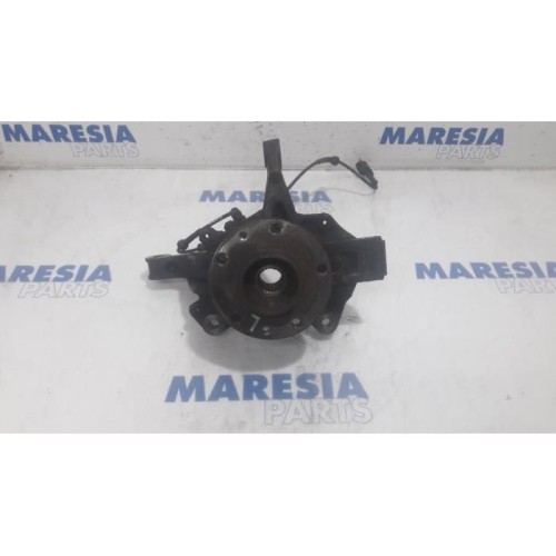 Renault - Megane - Fusee links-voor