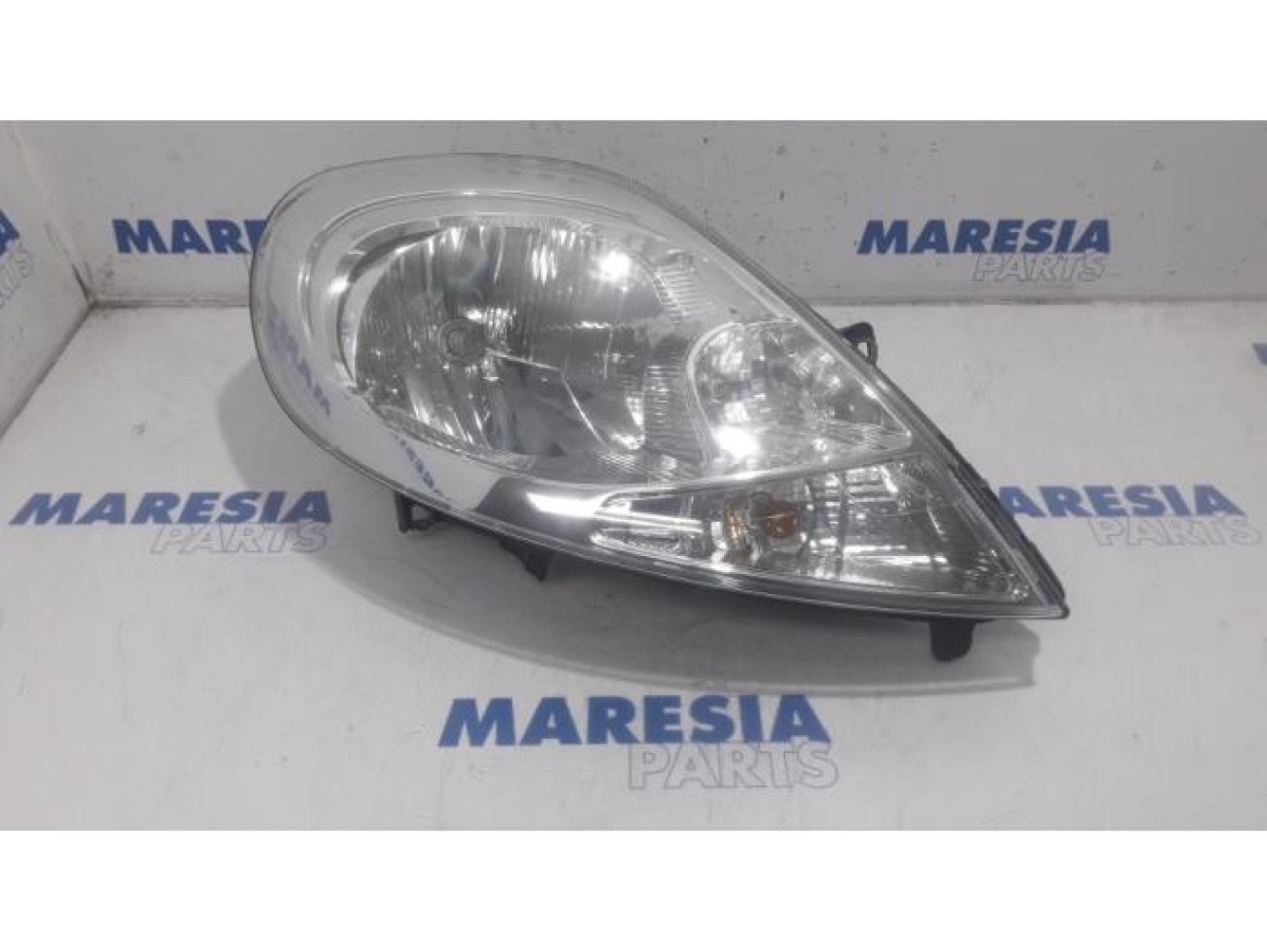 Renault - Trafic - Phare droit