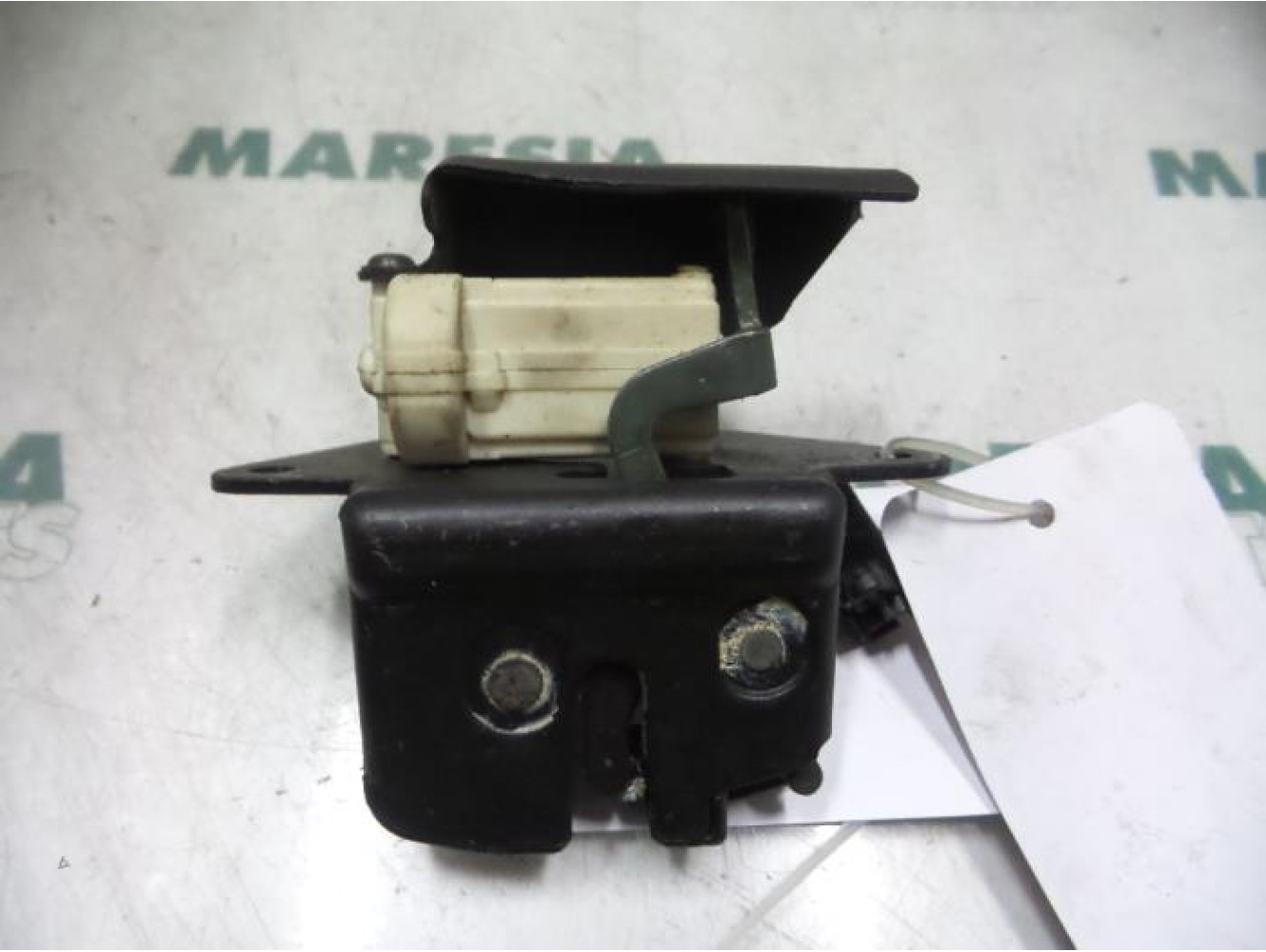 Fiat - Stilo - Tailgate lock mechanism