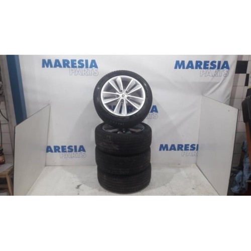 Renault - Megane - Sportvelgenset + banden