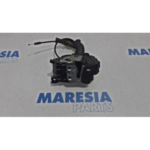 Renault - Megane - Rear door mechanism 4-door, right