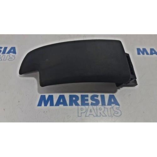 Renault - Megane - Armrest