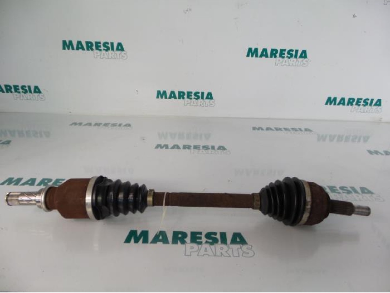 Renault - Megane Scenic - Aandrijfas links-voor