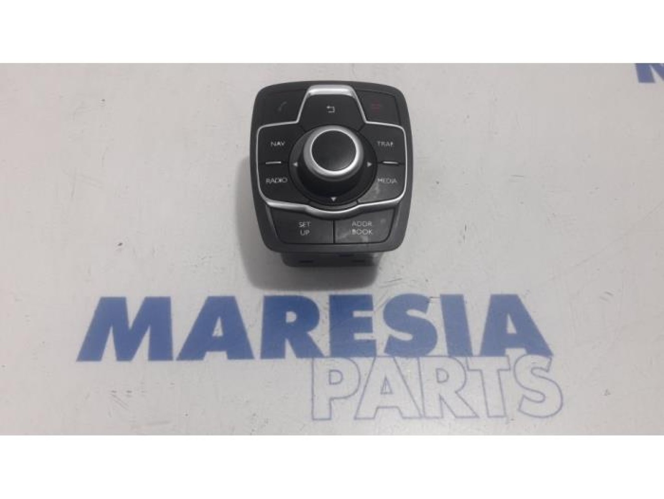 Peugeot - 508 - Panneau de commandes navigation