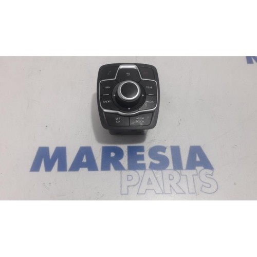 Peugeot - 508 - Panneau de commandes navigation