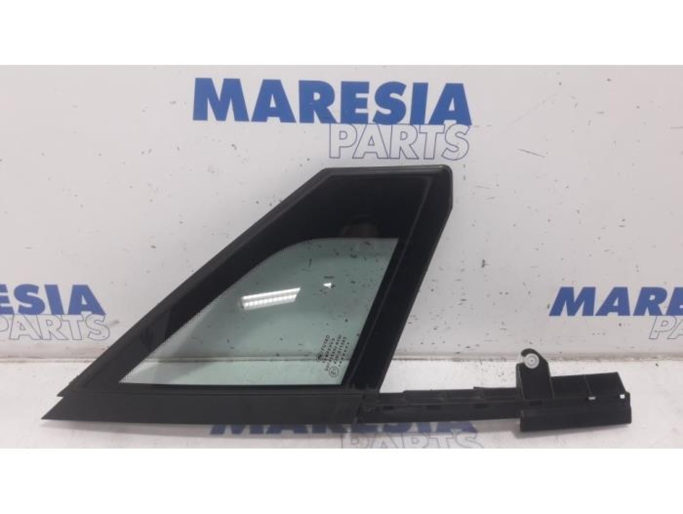 Citroen - C5 - Quarter light, front right