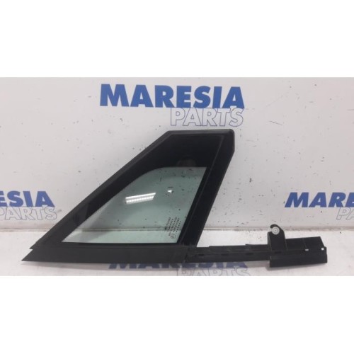 Citroen - C5 - Quarter light, front right