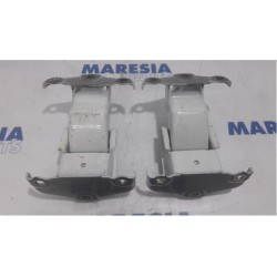 Renault - Trafic - Rear door hinge, right