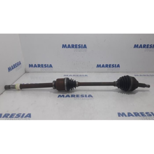 Renault - Trafic - Front drive shaft, right
