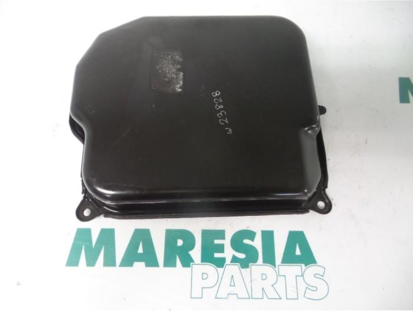Renault - Megane - Gearbox cover