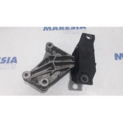 Renault - Clio - Engine mount