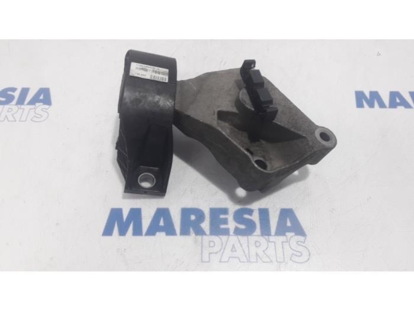 Renault - Clio - Engine mount