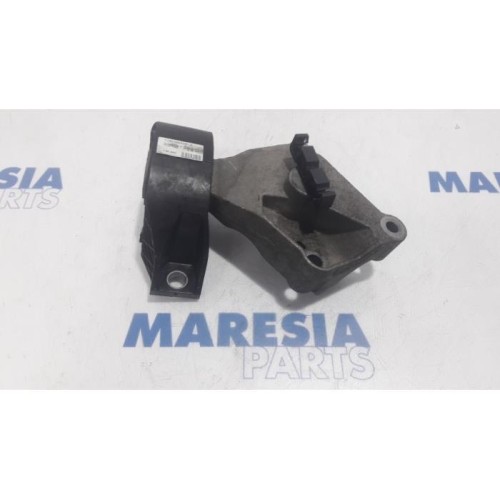 Renault - Clio - Engine mount