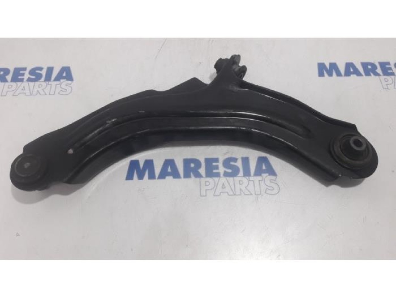 Renault - Clio - Front lower wishbone, right