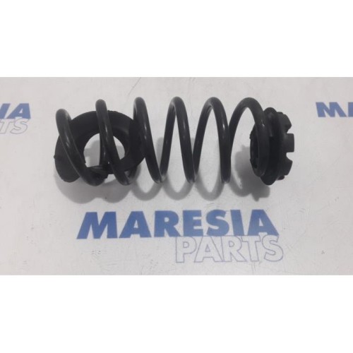 Renault - Clio - Rear coil spring