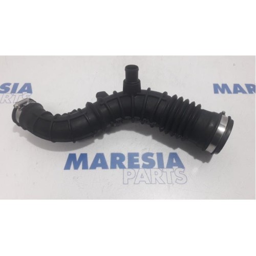 Renault - Clio - Air intake hose
