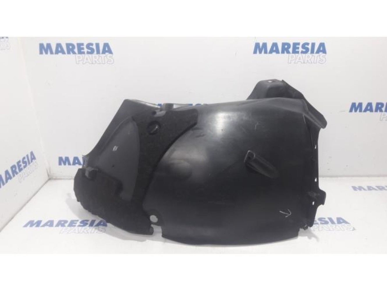 Renault - Clio - Wheel arch liner