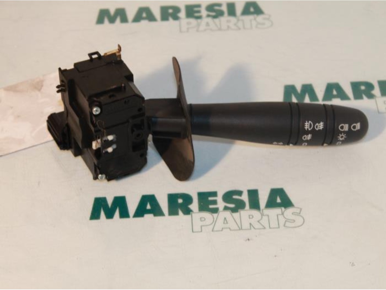 Renault - Clio - Indicator switch