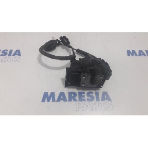Renault - Clio - Rear door mechanism 4-door, right