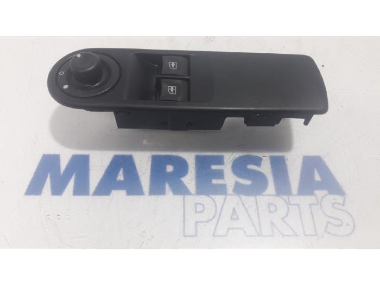 Renault - Clio - Multi-functional window switch