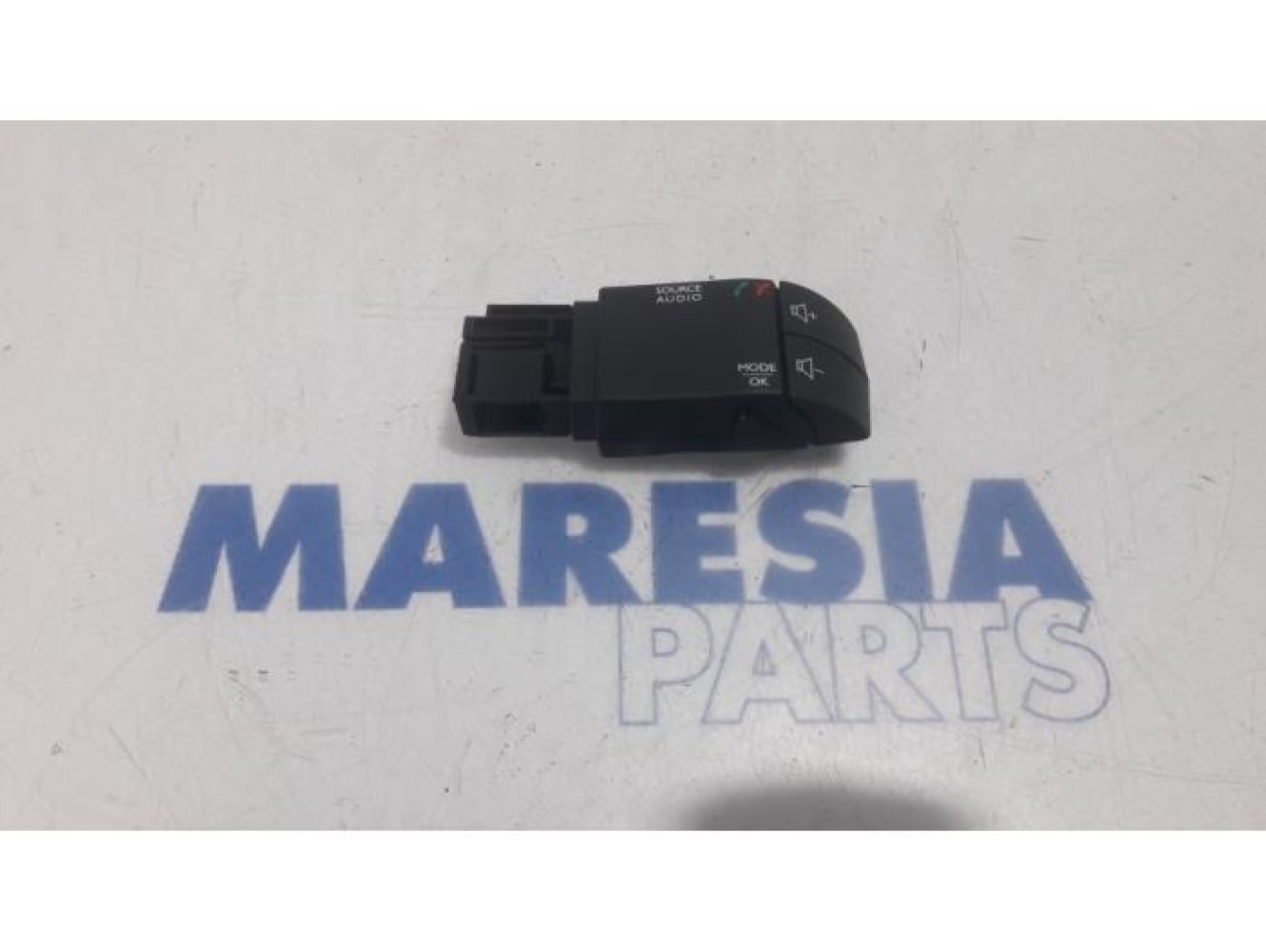 Renault - Clio - Commande radio volant