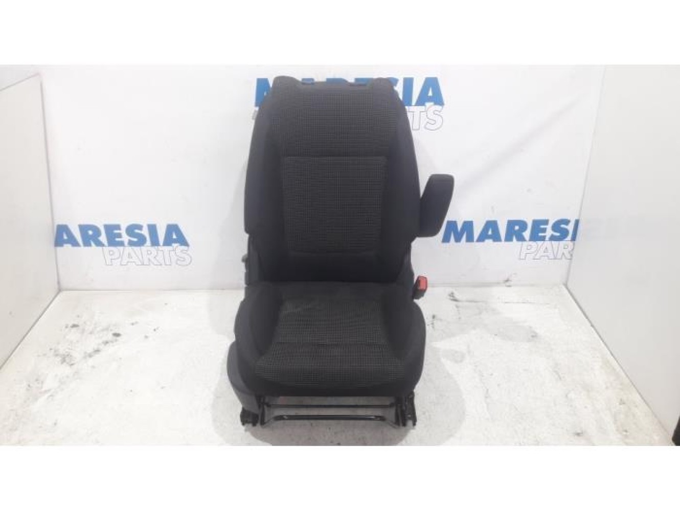 Peugeot - 5008 - Seat, right