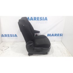 Peugeot - 5008 - Seat, right
