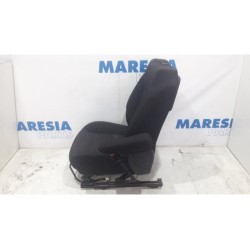 Peugeot - 5008 - Seat, right