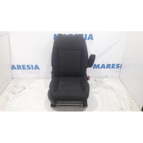 Peugeot - 5008 - Seat, right