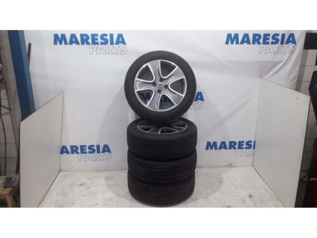 Renault - Clio - Sportvelgenset + banden