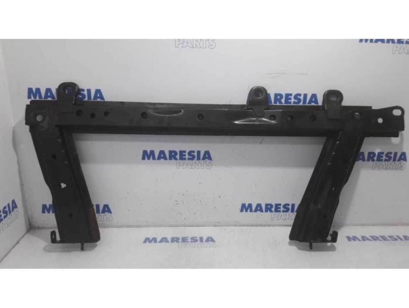 Renault - Clio - Radiator bar