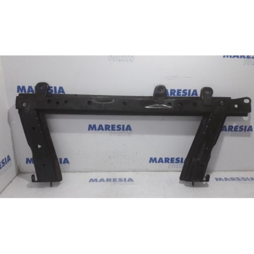 Renault - Clio - Radiator bar
