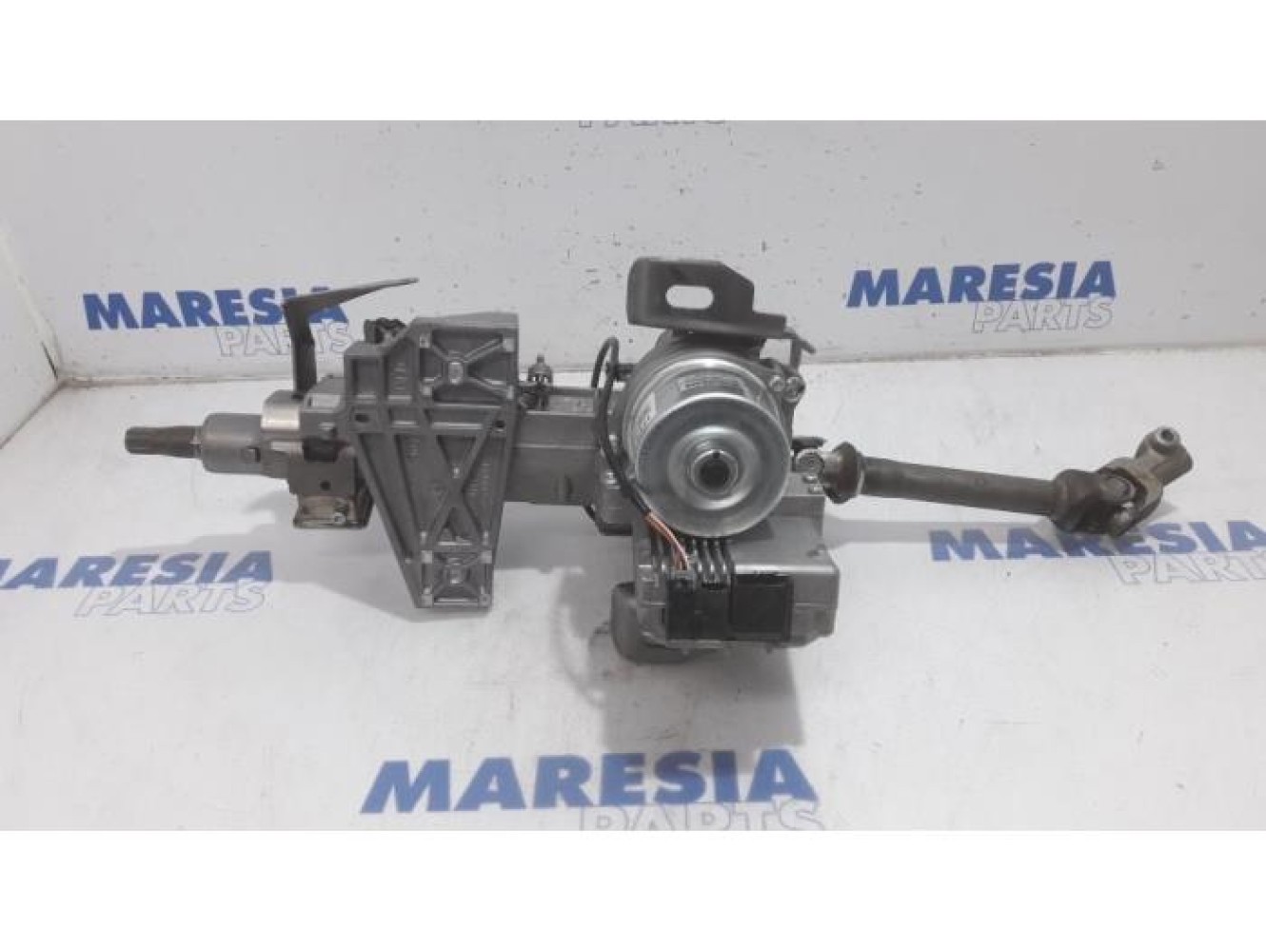 Renault - Clio - Steering column housing
