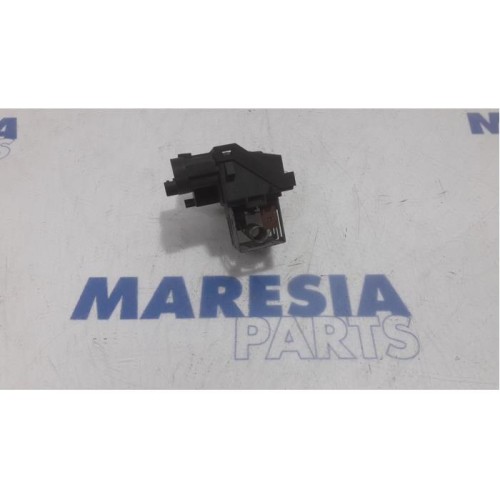 Renault - Clio - Cooling fan resistor