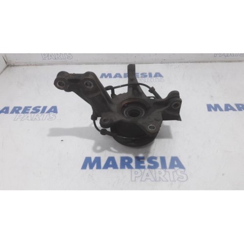 Renault - Clio - Knuckle, front right
