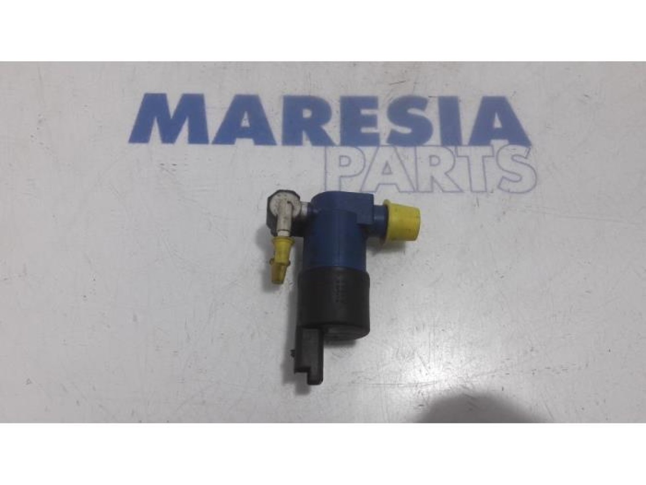 Renault - Clio - Windscreen washer pump